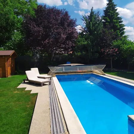 Garden & Pool Apartman